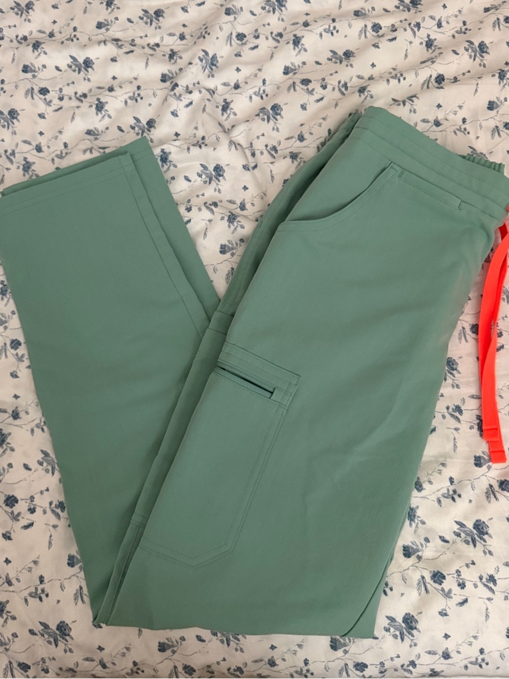 FIGS Women’s Yola Skinny Regular Scrub Pants in Jade